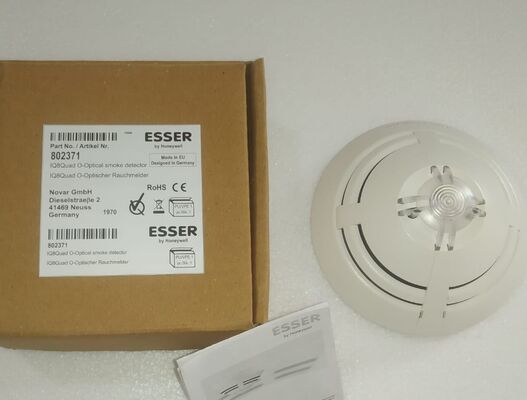 esser Optical smoke detector IQ8Quad with isolator 802371 is provided with an integrated isolator.
