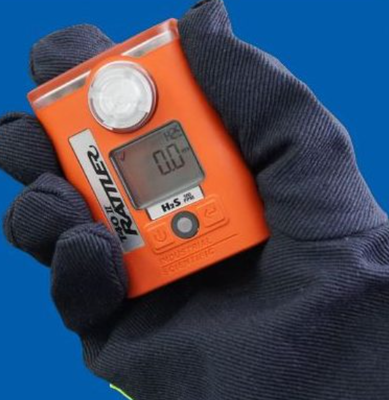 Industrial Scientific T40 II Rattler Portable Single Gas Monitor and T-Dock workers in hazardous environments 