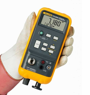 Kalibrator ciśnienia Fluke 718 w magazynie