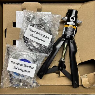 Fluke 700PTP-1 Pneumatyczna pompa testowa o masie 1,43 lb i pojemności 650 g dla miernika ciśnienia różniczkowego