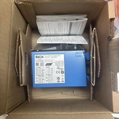 Sick DL100-21HA2102 Wnętrzny czujnik odbicia odległości o rozdzielczości 0,1 mm