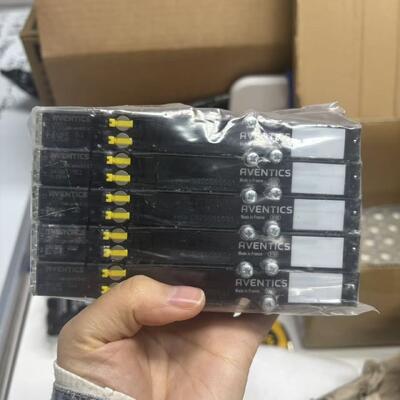 AVENTICS STOCK Zawór pneumatyczny 5/2 kierunkowy Zawór z podwójnym magnetycznym 850 l/min i 24 V prądu stałego