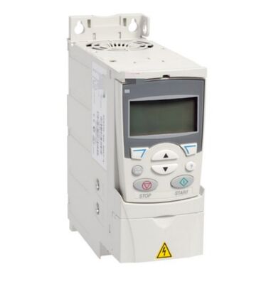 Sterownik serii 100% nowy, magazyn oryginalny ABB ACS880-01-145A-3+P944