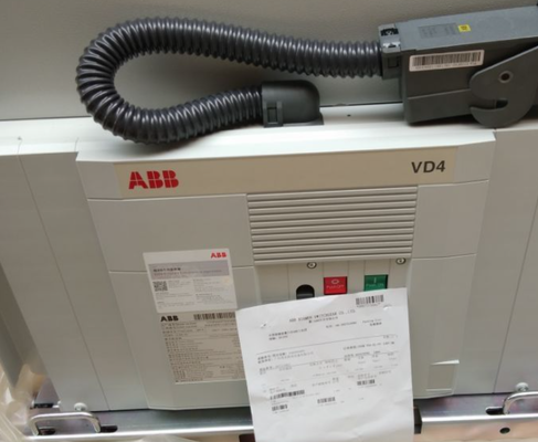 ABB VD4 Medium Voltage Vacuum Circuit-Breaker z prądem znamionowym 630 A częstotliwością 50/60 Hz i masą 140 kg